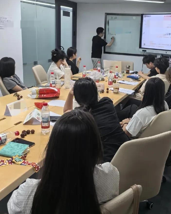 混迹职场10余年，和多位不同风格的领导都共事过，觉得最舒服的领导就是那种“你可以