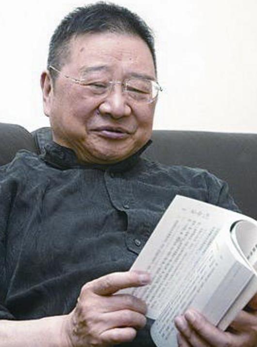 84岁的倪匡被查出皮肤癌，医生建议切除肿瘤并接受放化疗。他只问：“切了能好吗？”