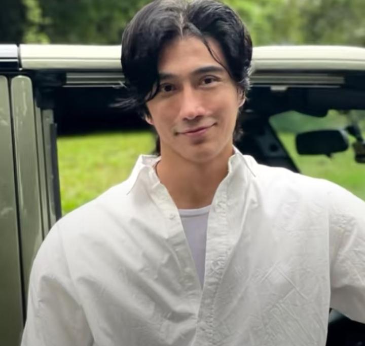 新加坡摄影师陈传多真的惊艳到所有人，60岁的年纪，却有着28岁的颜值和身材，被大