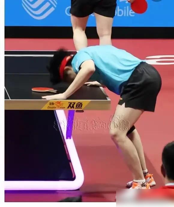一觉醒来，天都塌了！有黑子说应该禁赛王楚钦。因为他在输了樊振东后用头砸球桌发泄情