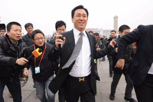 掏42亿买了堆废纸股票，反被追讨60亿：许家印“朋友圈”里最惨的座上宾据多家
