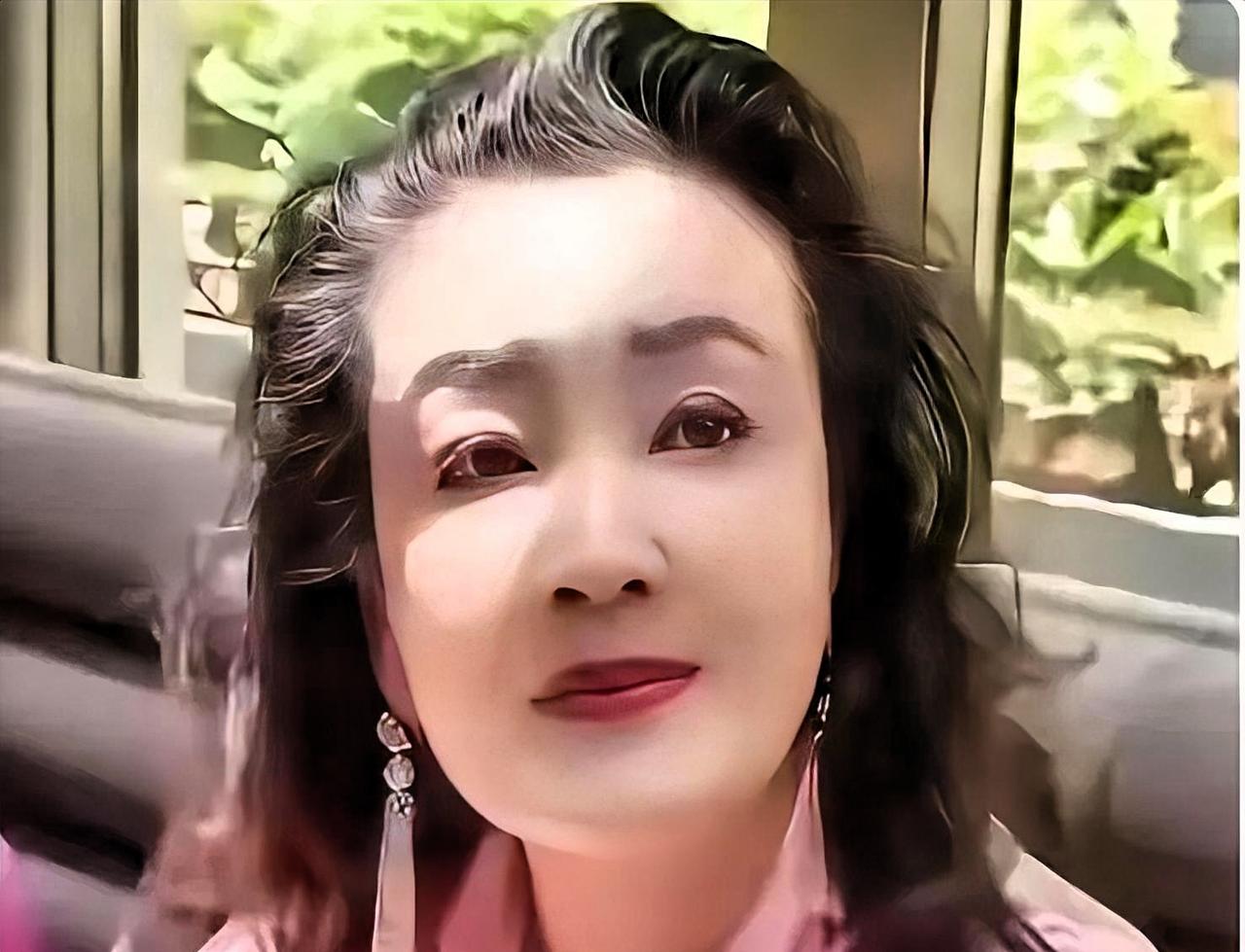 小玥儿的社交账号被曝光那天，汪家所有人翻了一遍关注列表。翻到底，没有一个姓汪的。