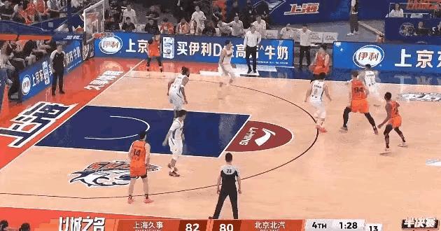 真是羡慕张镇麟，遇到了一个对的主教练。在北京队的疯狂反扑下，上海队已经危如累卵