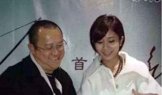 🌞2006年，谭咏麟挖苦曾志伟：“恭喜你啊，嫁女荣升岳父。”曾志伟大怒：“