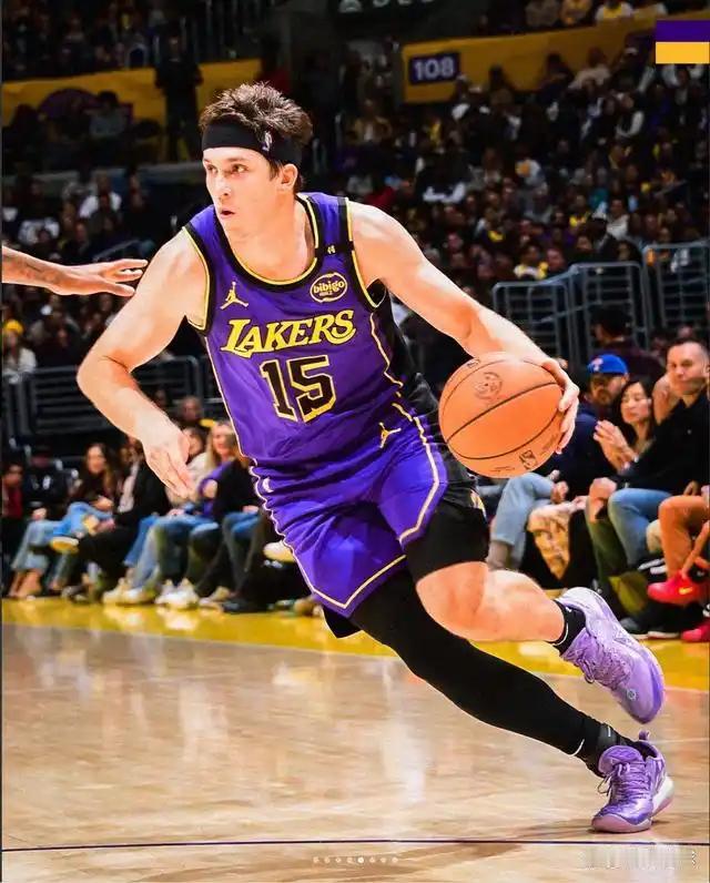 里弗斯希望在第五场的时候出战，但湖人球迷不希望里弗斯来破坏球队的化学反应，特别是