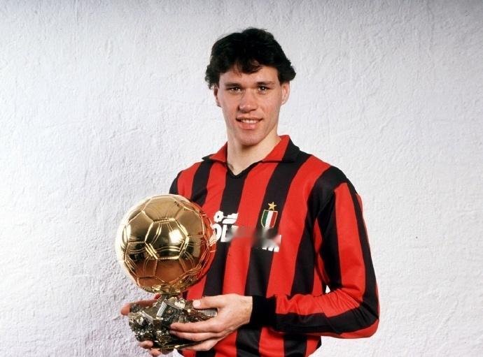 巴斯滕：意大利人都跑去打网球了！荷兰、米兰名宿巴斯滕最近在一档节目里被主持人问