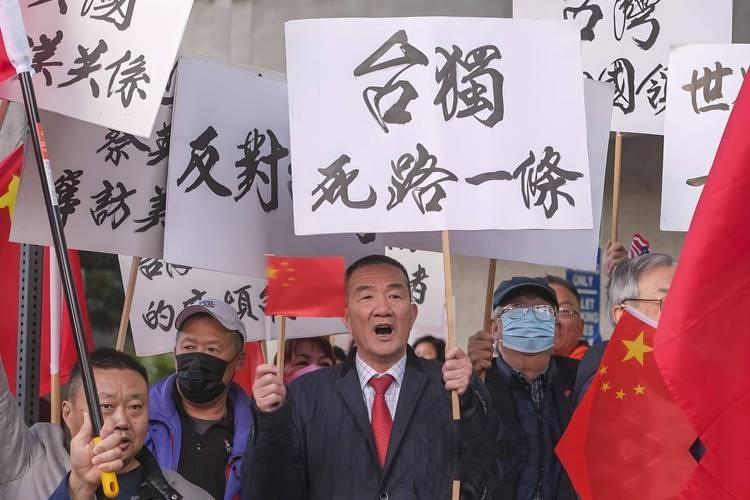 赖清德这次是真踢到铁板了。他本以为拉着美国人搞场大戏就能高枕无忧，结果咱们在7月