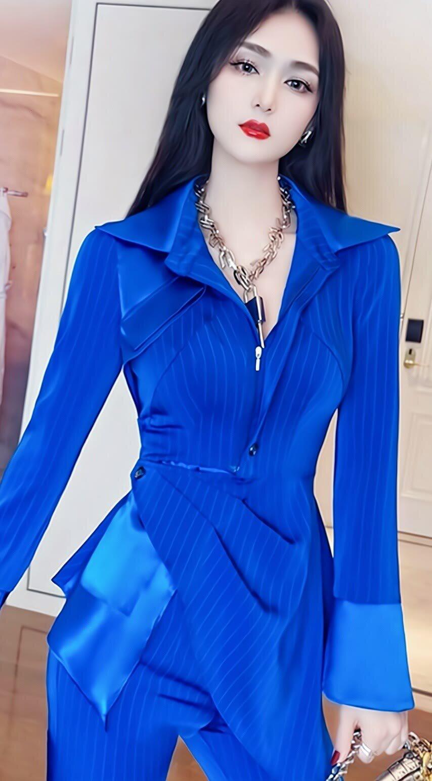 笑话：听一个婚介所的红娘讲了这样一件事：男孩和女孩相亲，男孩刚落座后，立马又站起