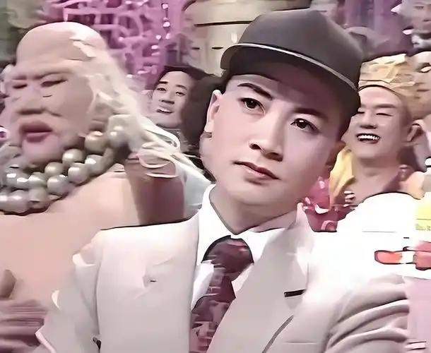 ☁迟重瑞，真藏得够深。查一查他的履历，才发现这个73岁的老戏骨，远比人们印