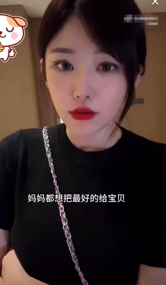 黄一鸣女儿签约公司孩童本该无忧无虑成长，过早踏入演艺圈令人担忧。希望家人能理性规