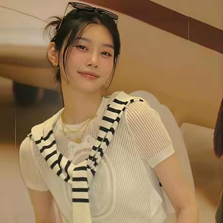 奚梦瑶和梁洛施相比，少女感满满！奚梦瑶，从学历到人生经历，从智商到情商，从经