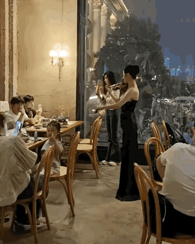 至今为止没有发现，长得漂亮的坏处。