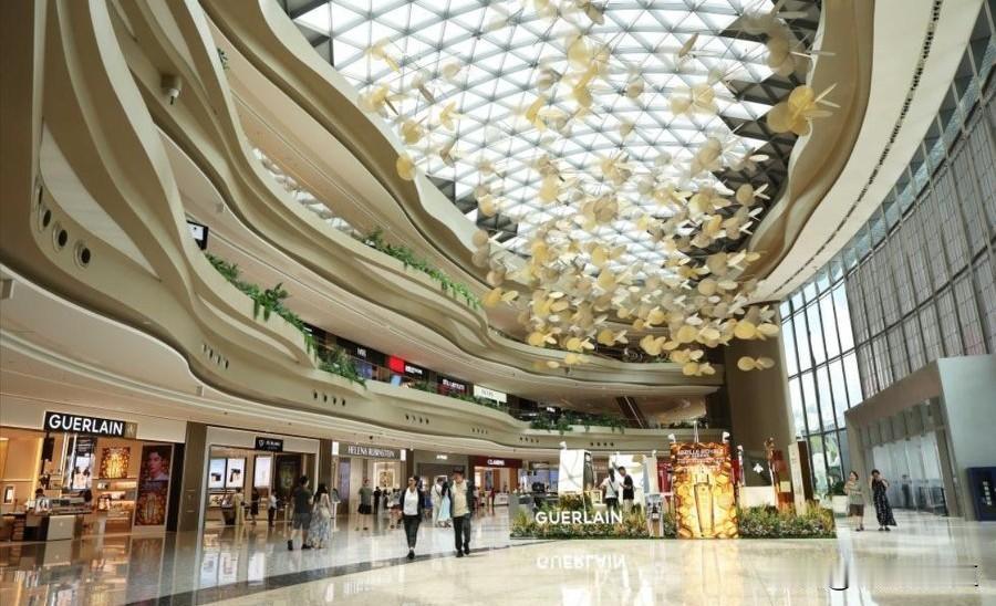 海南封关后，会不会出现越来越多内地公司扎堆往海南迁？资本都是聪明的，哪里有利就去