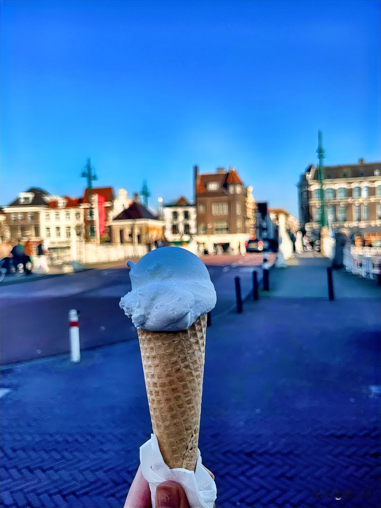 实在不明白，年租金一万七的房子，中介为什么收租户800元中介费后，又吃我1000