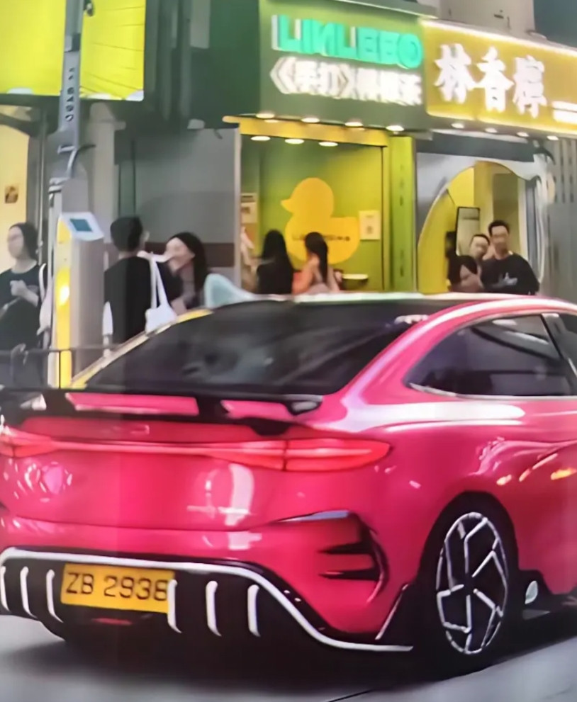 香港街头的比亚迪已经越来越多的，取而代之的就是丰田汽车越来越少。不过有意思的是