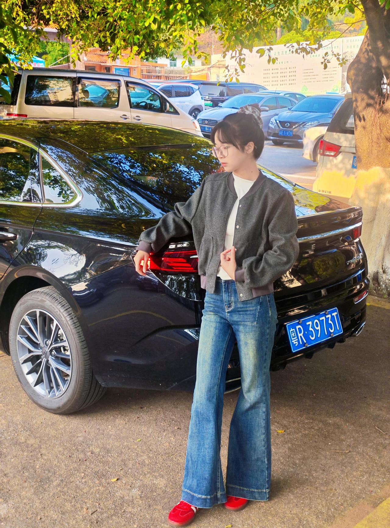 咦树下面怎么长了一台星瑞！买车就要买帅帅的，往那一站就出片了！挡不住的颜值