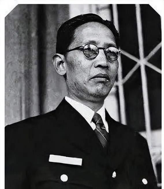 1949年，中统特务头子叶秀峰把2700多根金条交给儿子，让带着去台湾，不料，所