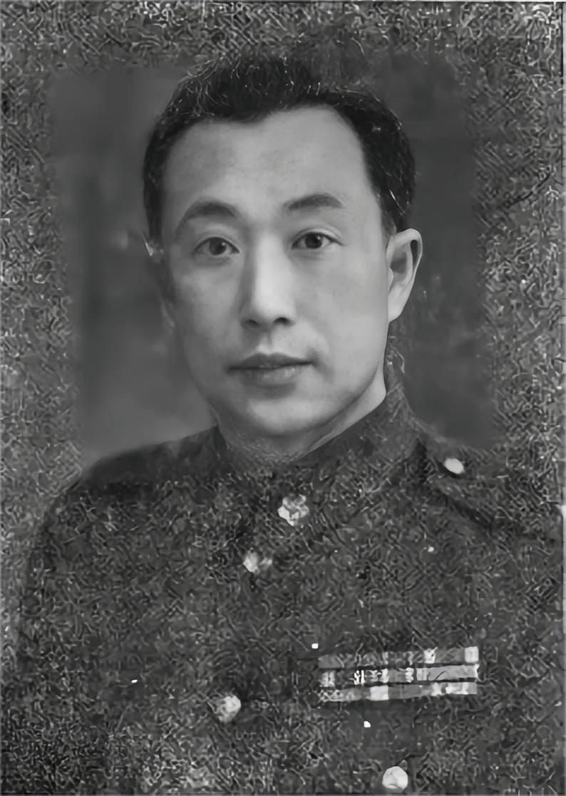 1950年，国民党中将李弥逃到台湾，结果他备受冷落，就在他心灰意冷时，蒋介石找上