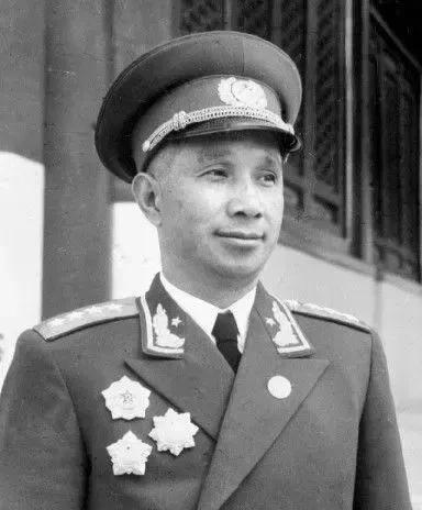1954年9月，彭德怀被任命为国防部长，是毛主席在众多杰出军事将领中，提名的第一