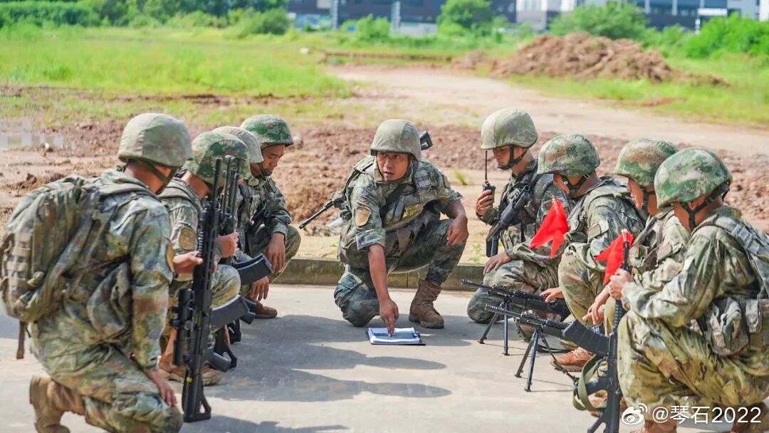 老8轮会不会改进？73集某旅粤东某野外训练场，进行一场无预案的合成营班战术实弹检验考核。#陆军老大哥