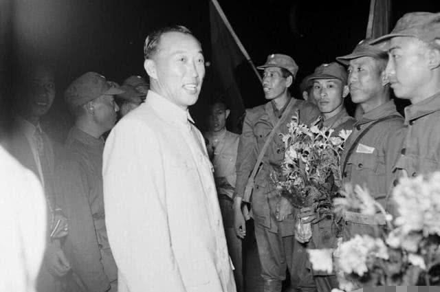 1952年，残军师长李国辉来到曼谷，见李弥夫妇挥霍无度，回到金三角后失望的说：“