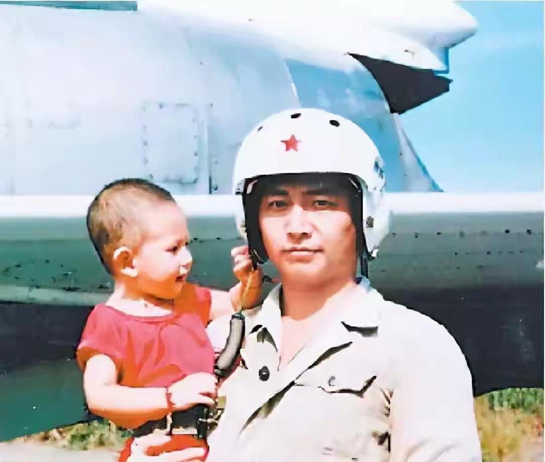 北大硕士毕业，他去了父亲牺牲的地方2001年4月1日，那天很多人都记得。中美