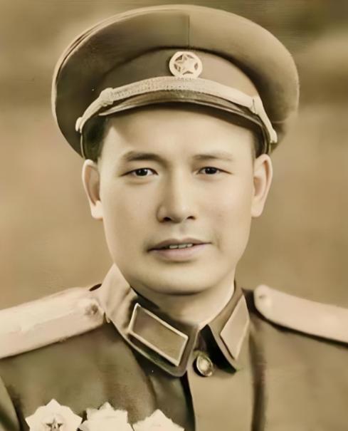 1929年，浙江脚夫叶长庚带两挺重机枪投奔红军，当场拒收500大洋赏钱。此后征战