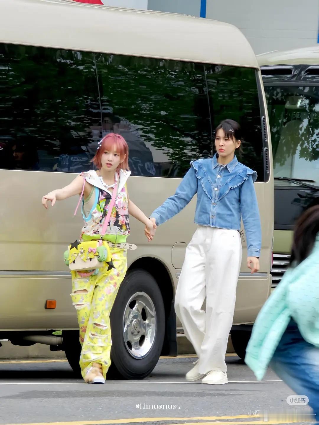 黄灿灿和曾沛慈俩人真是两个极端，一个极简主义一个极繁主义