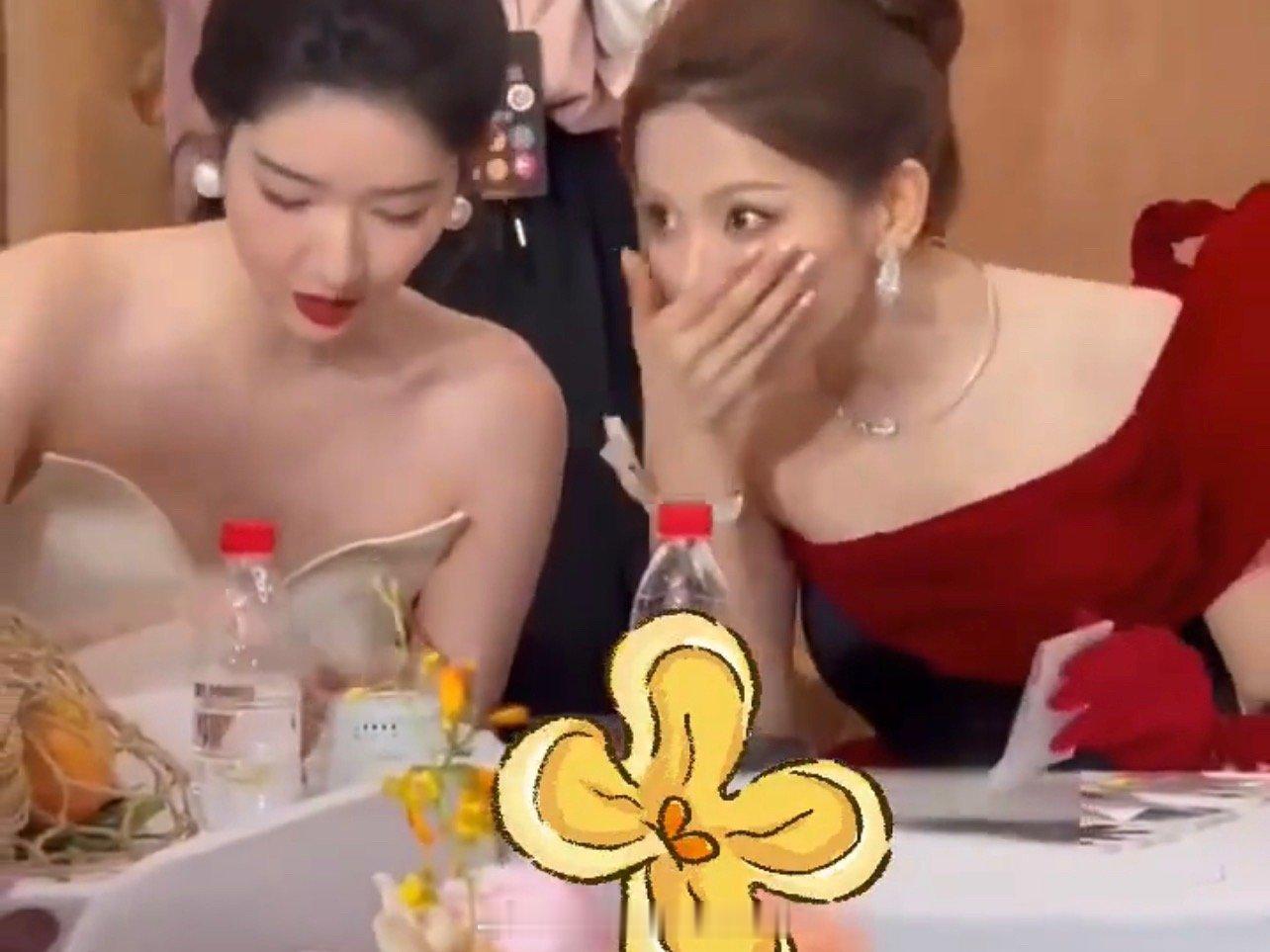 杨超越王玉雯朱砂痣和白月光具象化了哈哈哈哈哈看到王玉雯和杨超越在视界大会的互