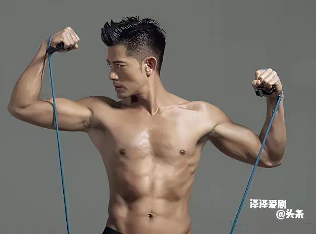 郭富城输就输在身高上又能唱又能跳如果他有黎明那样的身高的话他真的能成为一代
