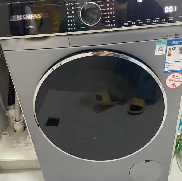 朋友花5000多买的某大牌滚筒洗衣机，用了不到三年，修一次报价1200！师傅上门