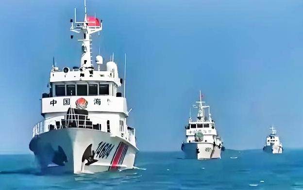 谁怂谁输！菲律宾船撞过来了！中国都懒得扣，一招下去菲律宾连饭都吃不上！9月