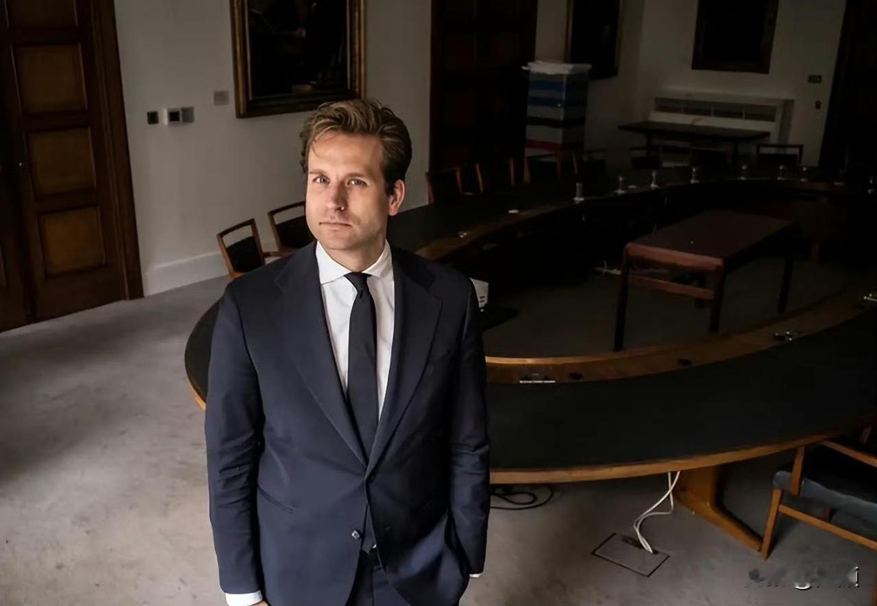 荷兰经济大臣声称，安世风波再次让世界清醒认清了依赖中国的坏处，是一件好事。​​