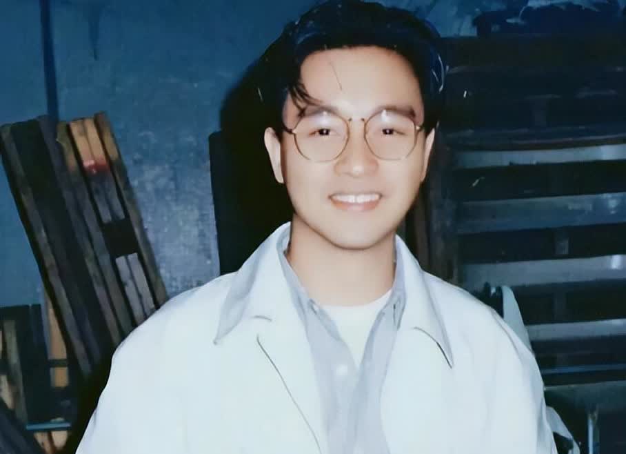 2003年，张国荣在跳楼前，给向太打电话，说：“我没有得抑郁症，我也没有遇邪”当