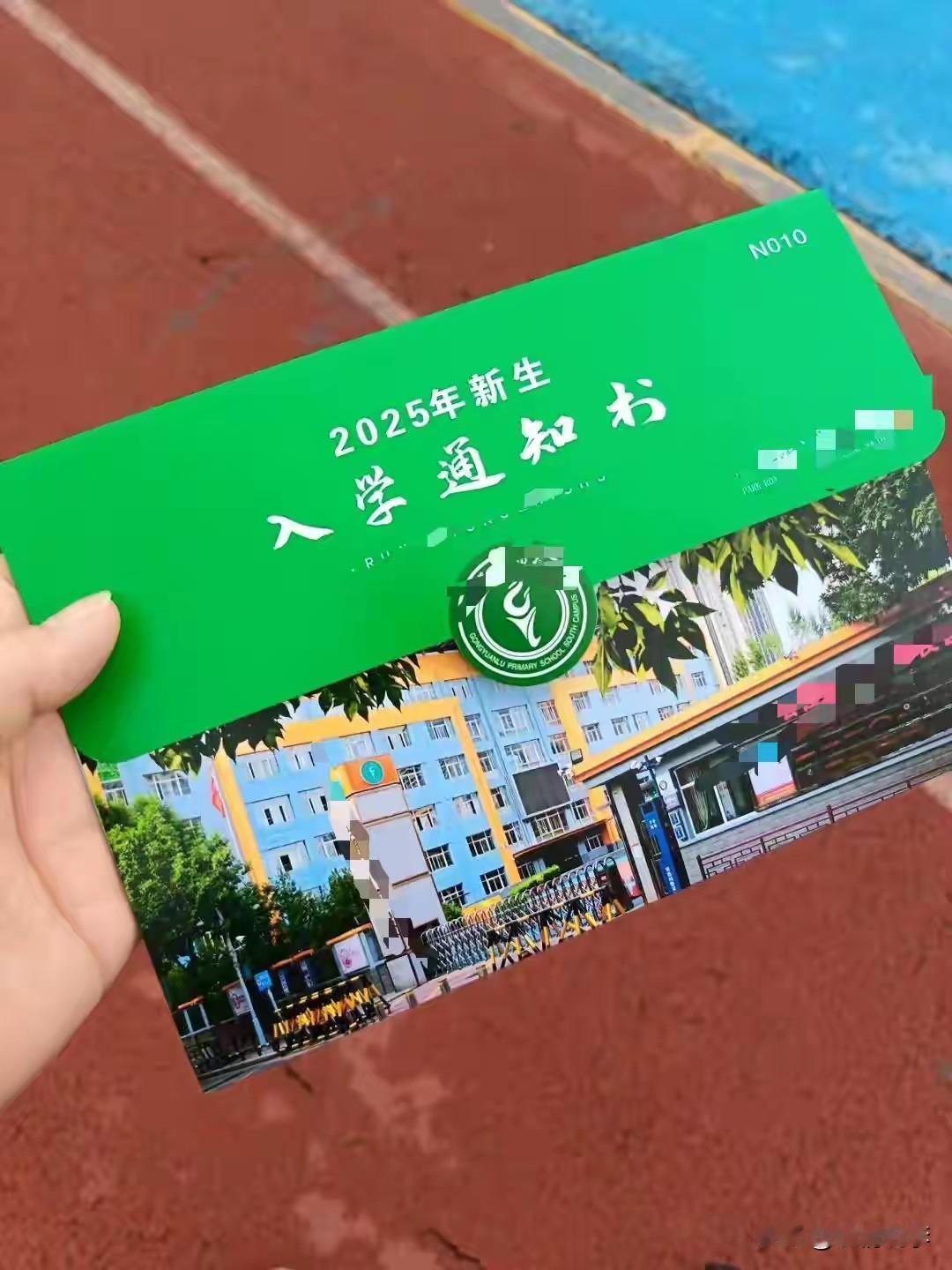太可怜了。山西这家人去山东威海赶海，没想到出了车祸。一家五口人，爷爷没了，奶