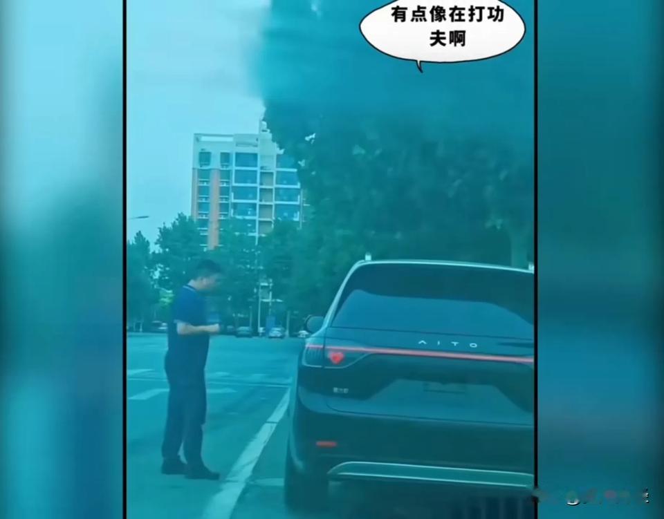 好多人喷问界m9隔空开门，怎么喷的都有。有说是给没有空闲手设计的，有说是提供情绪