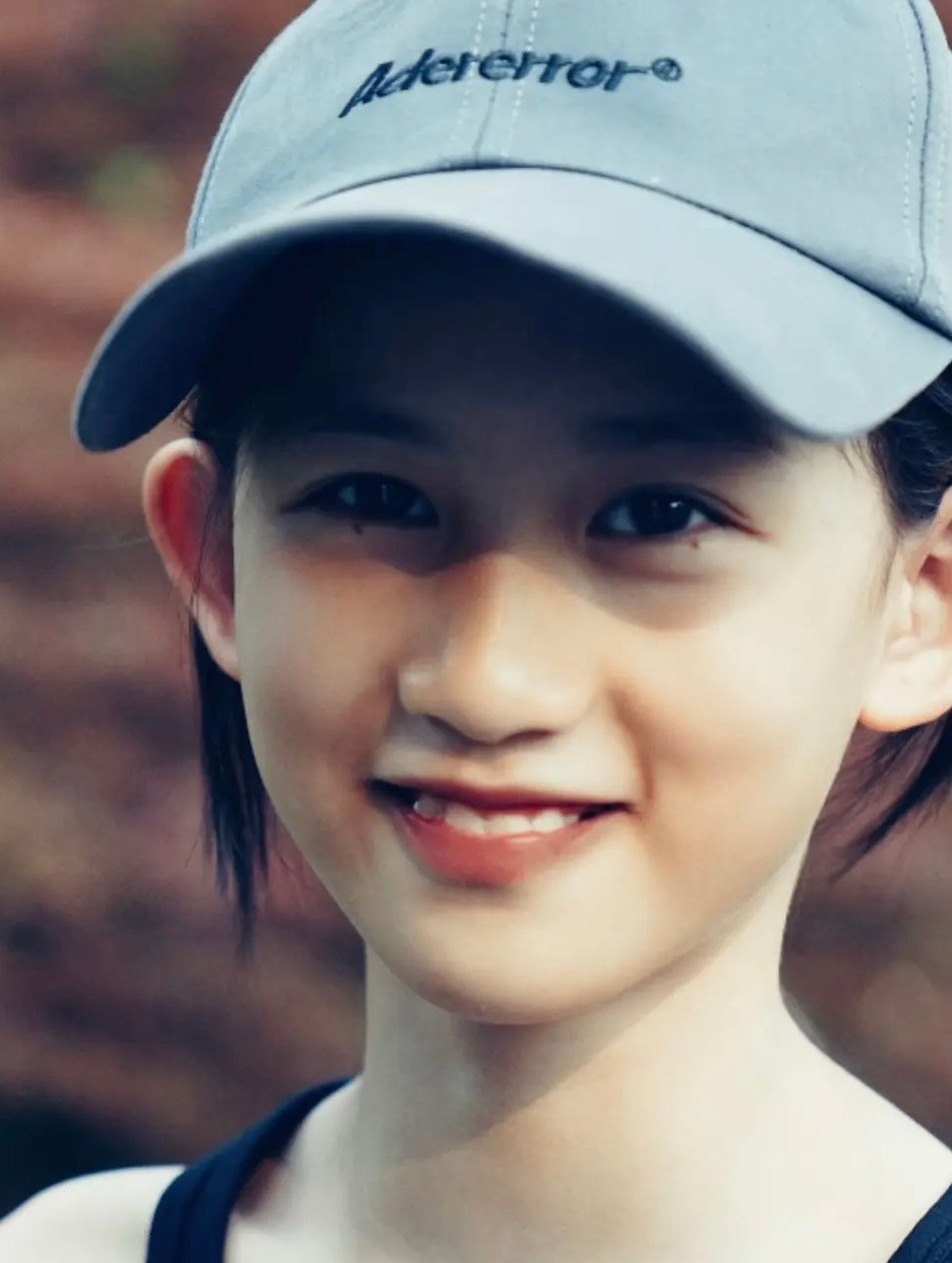 不得不说,黄磊孙莉好会生啊…怎么会一个女儿完全像妈,另一个完全像爸的。