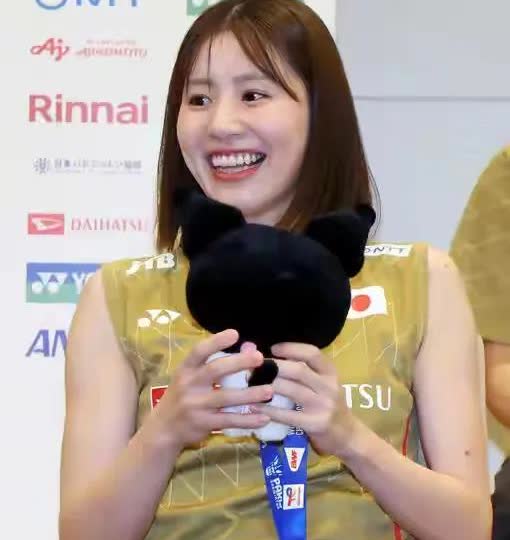 当今羽坛第一美女志田千阳，脸竟然肿成这个样子了，快成圆球型了，完全不是过去那个纤