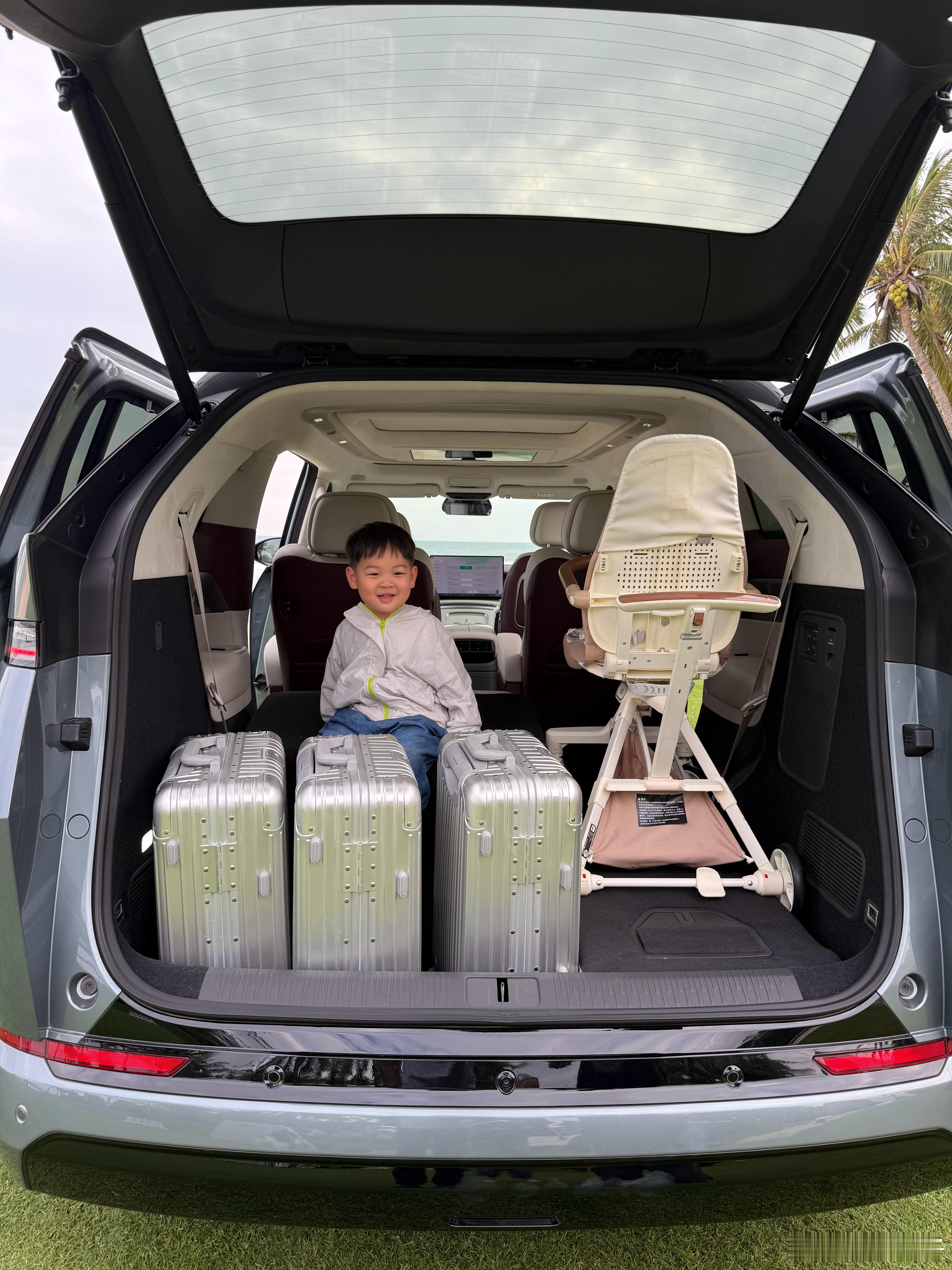 增程版X9有家庭向往感我给小鹏x9加个油1602公里续航的小鹏x9超级增程来了