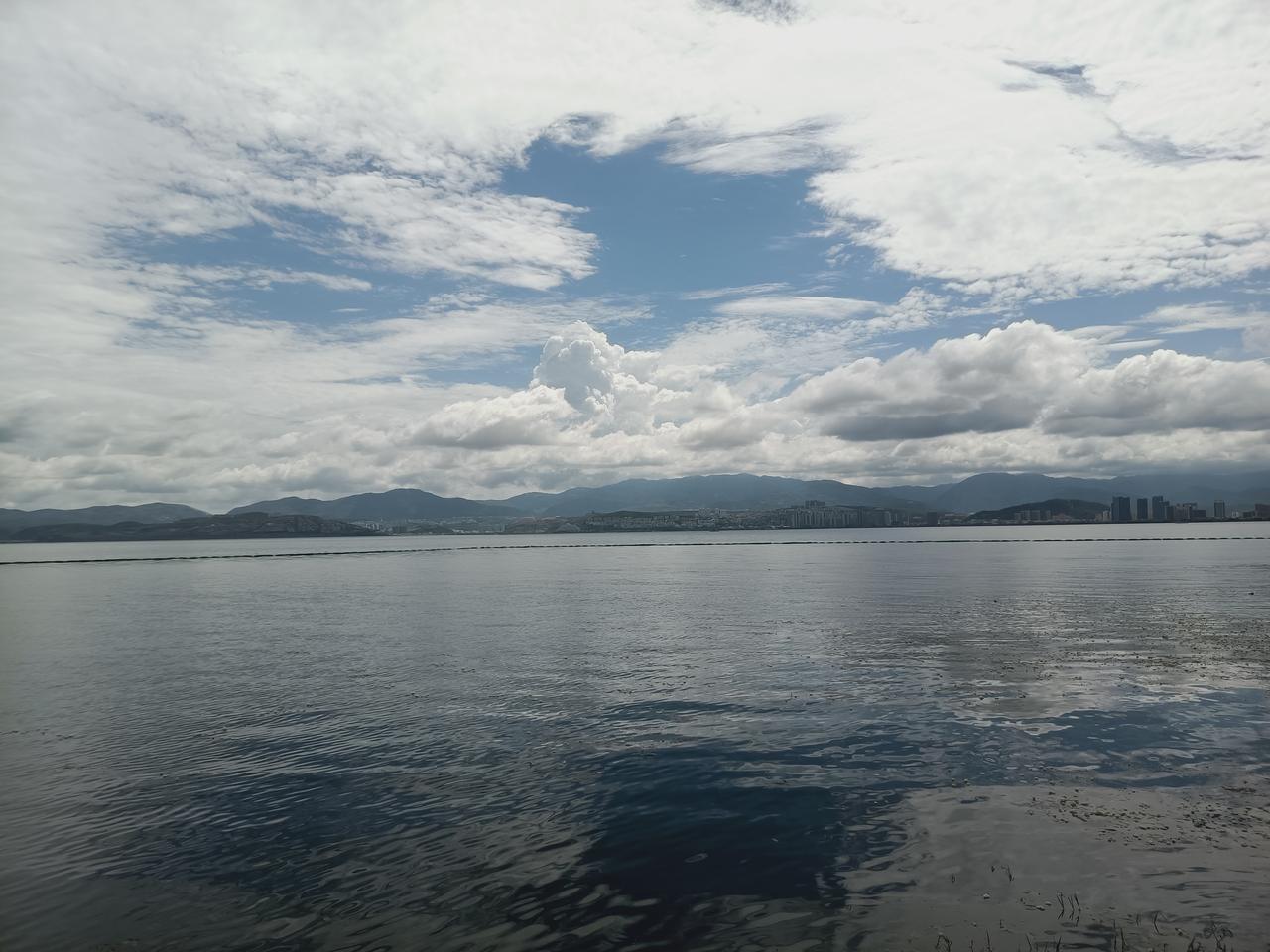 每日洱海云南大理，洱海风景