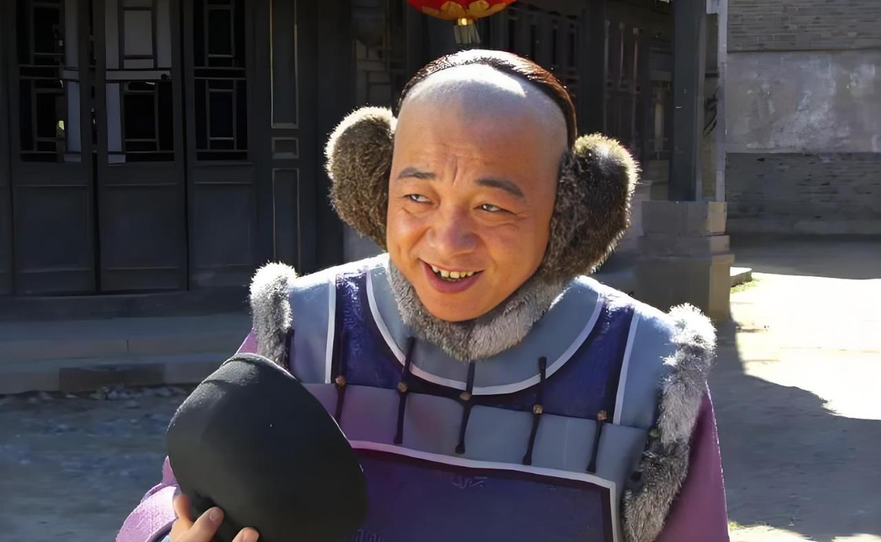 乾隆五十一年，有个不识相的御史曹锡宝，上了一道折子弹劾和珅家的大总管刘全。奏疏