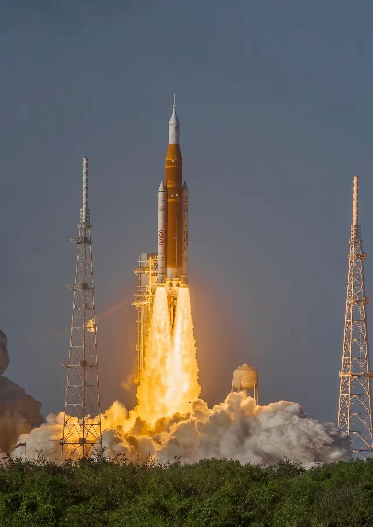 4月2日，美国的载人绕月飞船顺利的上了天，实力肯定还是有的。但是，途中出了一点