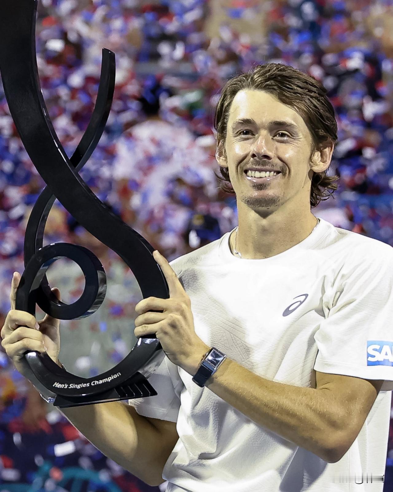 德米纳尔，谢谢弗基纳！在自己的首次年终总决赛男单半决赛0-2不敌辛纳、惨遭13