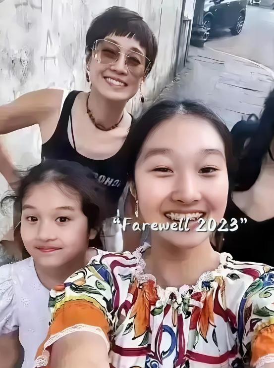 文章马伊琍，冲上热搜。7月12日，离婚7年后，文章马伊琍冲上热搜，这一次，不是传