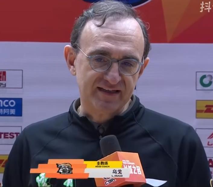 24小时换帅，52分雪耻！辽宁团队篮球碾碎四川20连败。1月26日杨鸣离场时更