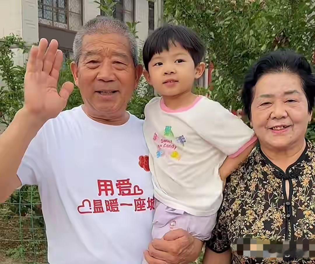 妻子67岁自然受孕生下女儿大儿子却因为酗酒去世，来自山东枣庄的黄维平，父亲节接