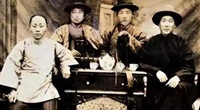 1833年山东大旱颗粒无收，眼看就会有人被饿死，地主牟墨林打开自家粮仓做生意，不