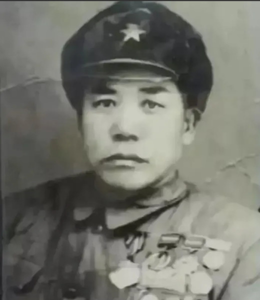 1955年，军中大授衔，毛主席手握名单突然问道：“那个一次杀了27个鬼子的军中吕