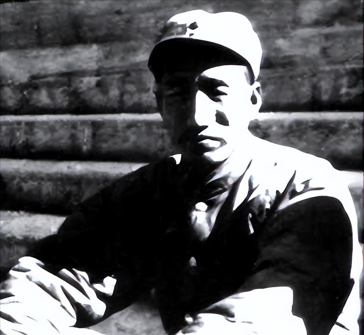 徐向前担任副师长，刘伯承自觉不好意思，向中央建议徐子敬出任政委是否合适呢？19