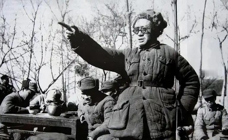 1948年双堆集，中野十多万人围攻黄维12万精锐，血战近一个月啃不动，粟裕派来一